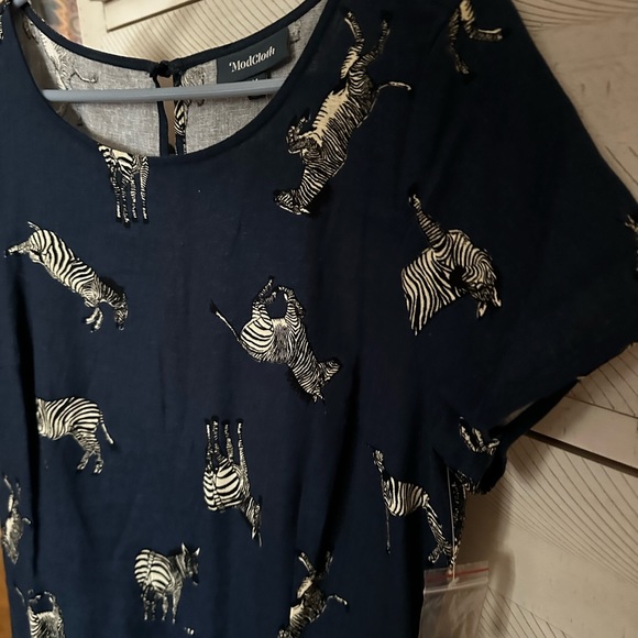 Brand new, never worn ModCloth jumper. Zip and button back. Button attached. - Picture 4 of 5